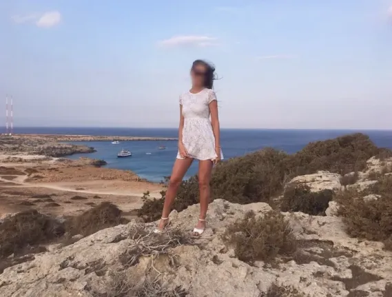 Anouk, 34